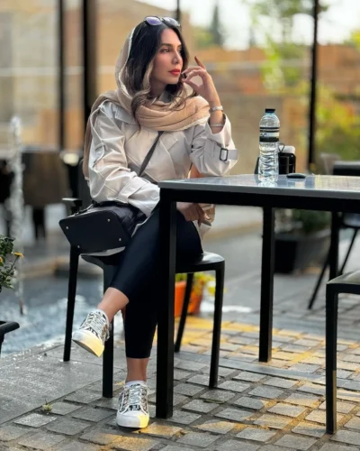 جزئیات کت نیکی زنانه کرم با پارچه کتان زارا