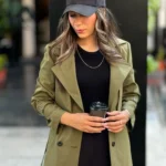 نمای نزدیک بارونی سبز زنانه با پارچه کتان زارا